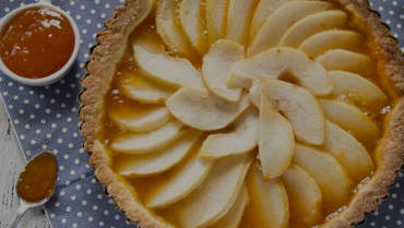 Pie with olive oil short crust pastry and pears