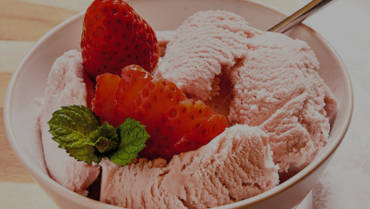 Strawberry ice-cream with Olive Oil