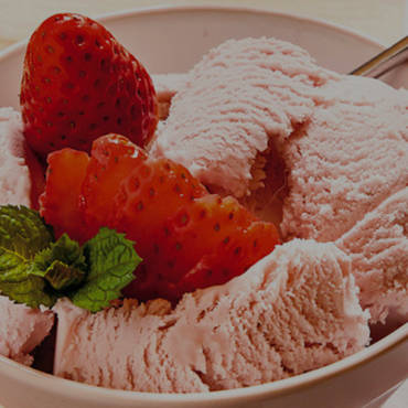 Strawberry ice-cream with Olive Oil